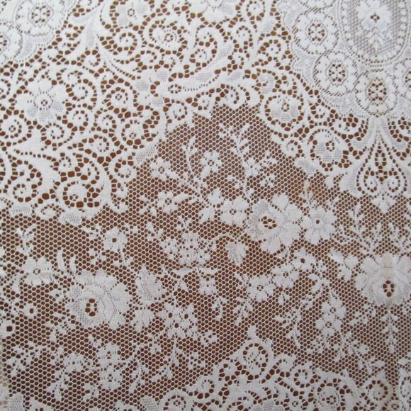 Floral Lace Tablecloth ~ Beige Lace Rectangle 87 x 65 ~ Beautiful! - Picture 9 of 16